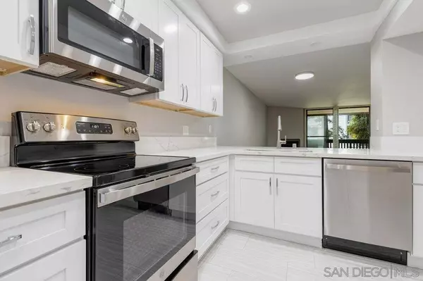 San Diego, CA 92110,3098 Rue d'Orleans #226