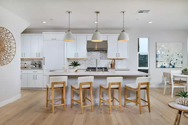 Encinitas, CA 92024,551 N Vulcan Ave