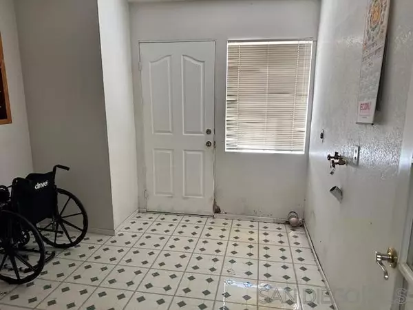 Calexico, CA 92231,904 Salvador Guilin St W