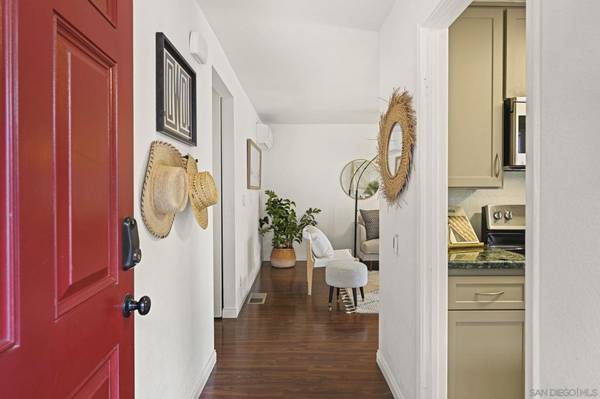 San Diego, CA 92111,6224 Caminito Juanico