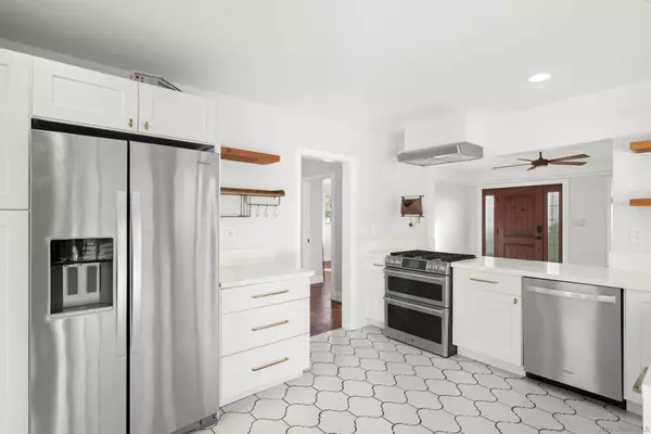 San Diego, CA 92107,4734 Santa Cruz Ave