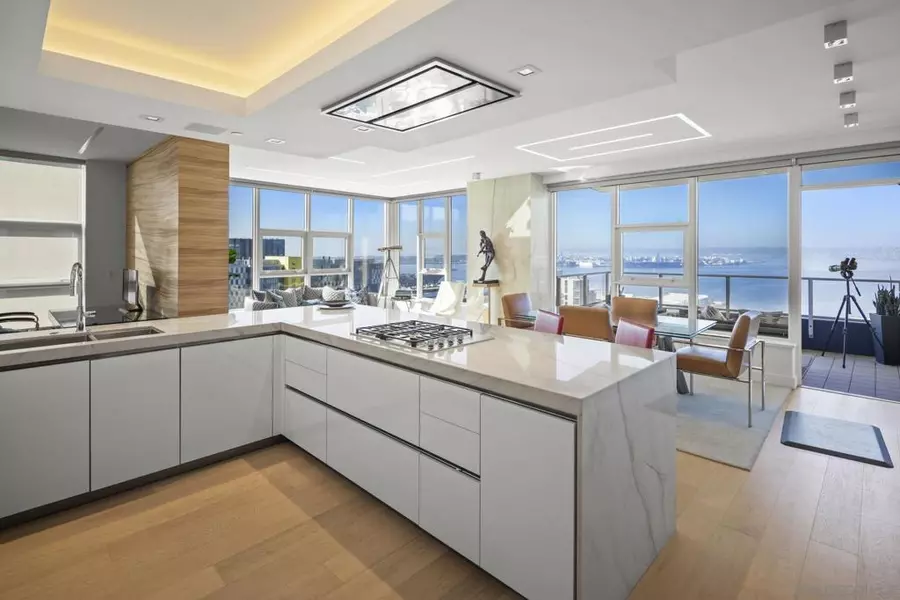 1325 Pacific Hwy #1902, San Diego, CA 92101