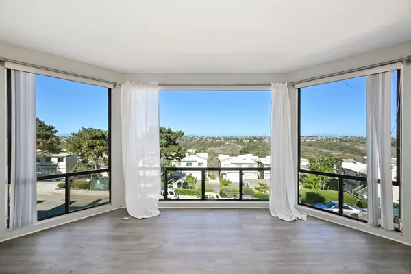 San Diego, CA 92117,2930 Cowley Way #211