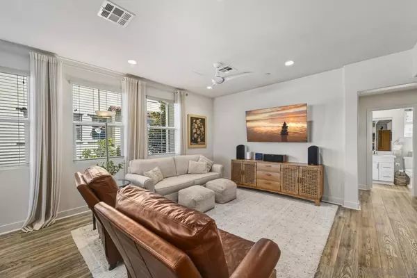 Oceanside, CA 92056,4346 Nautilus Way #6