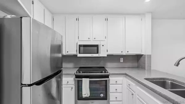 San Diego, CA 92115,5980 Dandridge Ln #215