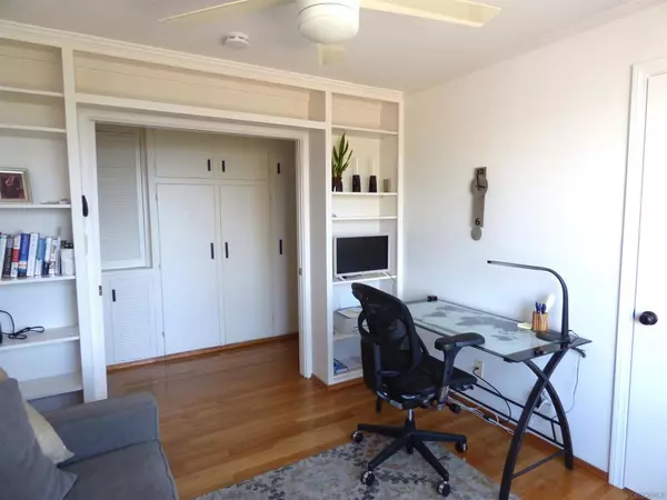 La Jolla, CA 92037,8040 Girard Avenue #6