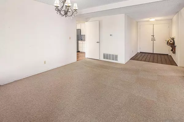 Carlsbad, CA 92009,3008 Garboso Street