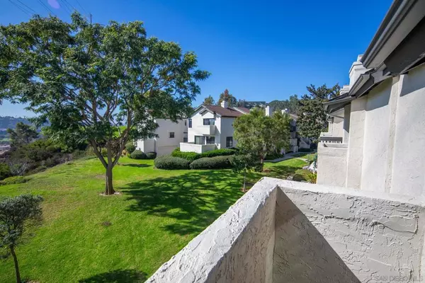 San Diego, CA 92111,6635 Canyon Rim Row #182