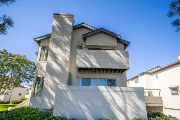 San Diego, CA 92111,6635 Canyon Rim Row #182