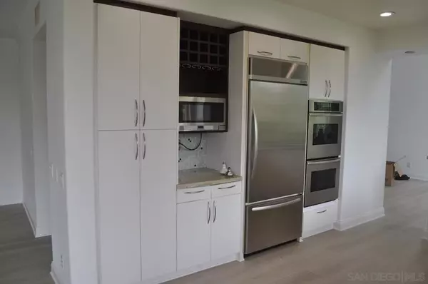 La Jolla, CA 92037,6135 Glenchester Row