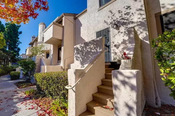 La Jolla, CA 92037,8430 Via Sonoma #49