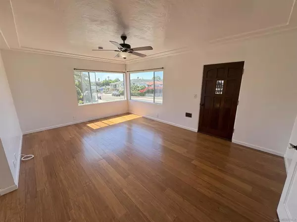 San Diego, CA 92106,3102 Fenelon St