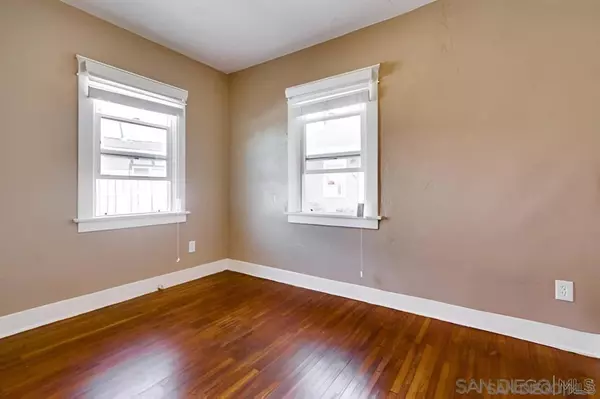 San Diego, CA 92116,4667 69 1/2 35th