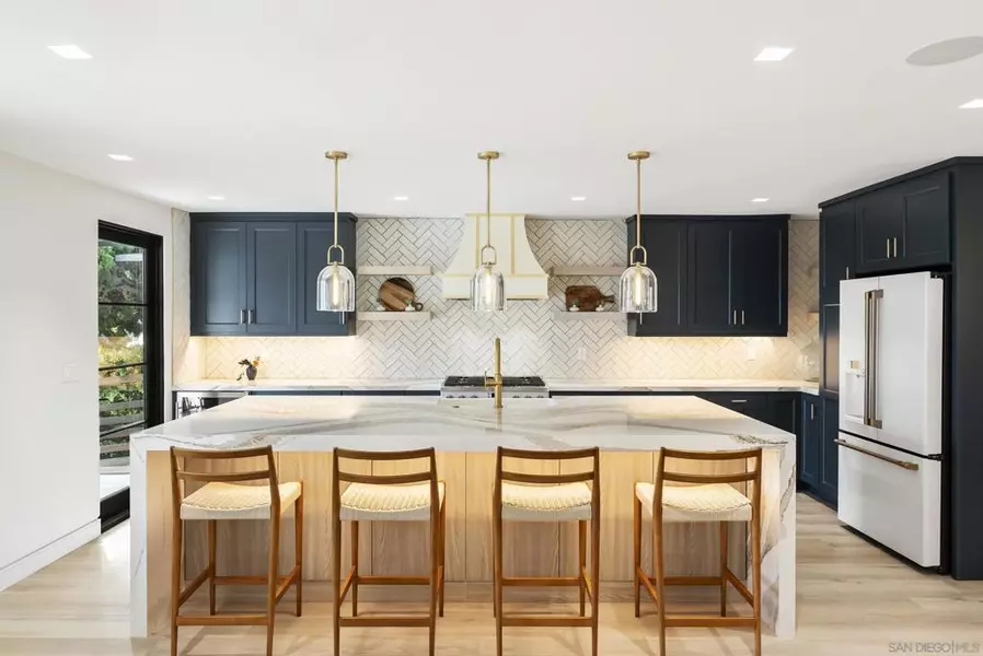 952 Pacific Beach Dr, San Diego, CA 92109