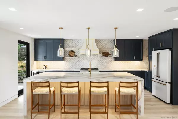 952 Pacific Beach Dr, San Diego, CA 92109