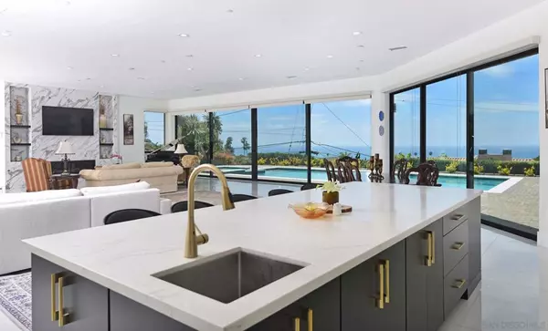 La Jolla, CA 92109,1168 Muirlands Vista Way