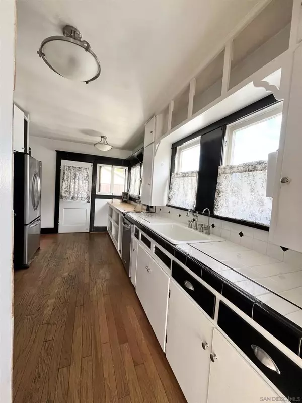 Escondido, CA 92025,242 E 9th Ave