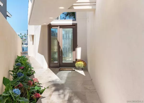 Coronado, CA 92118,25 The Point