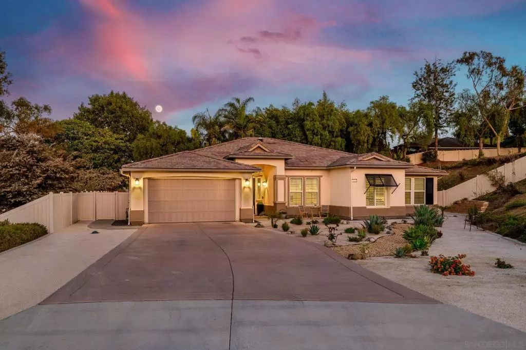 Vista, CA 92081,406 Glin Ct