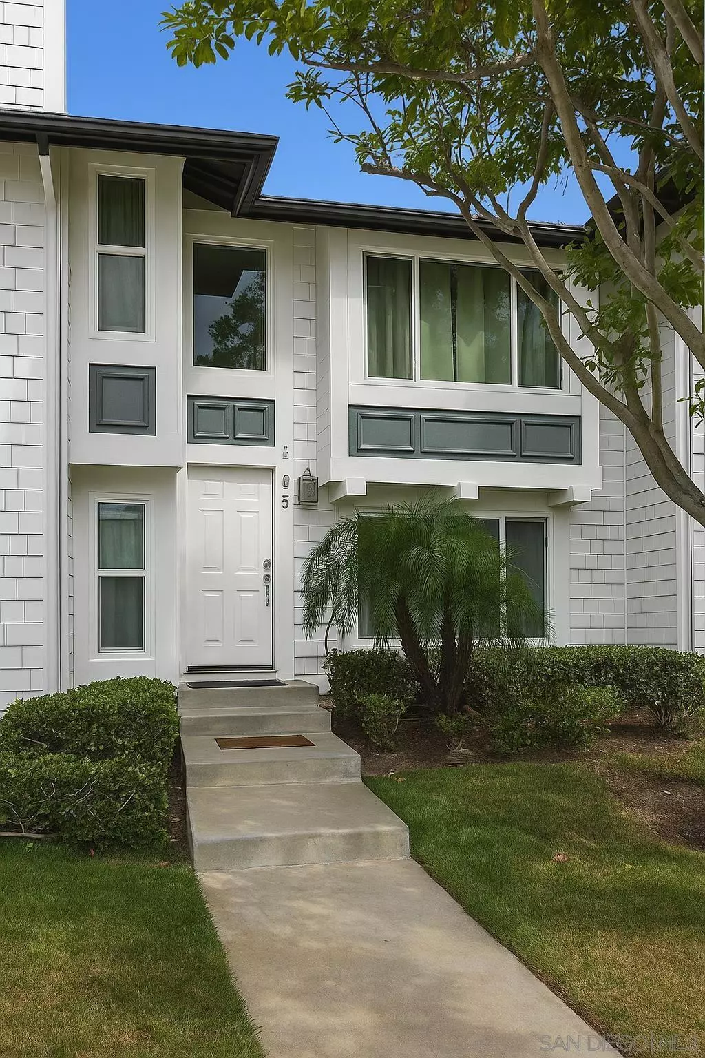 Carlsbad, CA 92011,876 Hollyhock Ct