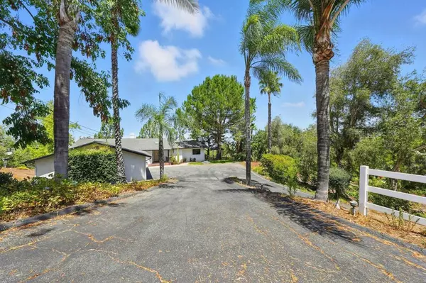 Escondido, CA 92026,28983 Mountain Meadow Rd