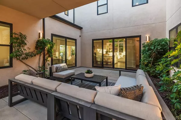 San Diego, CA 92130,13722 Canyon Loop Trl