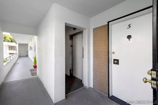 La Jolla, CA 92037,2352 Torrey Pines rd #5