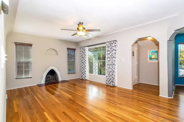 La Mesa, CA 91942,7595 Saranac Ave