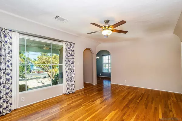 La Mesa, CA 91942,7595 Saranac Ave