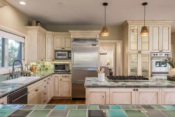 Encinitas, CA 92024,372 Hillcrest Scenic Ln