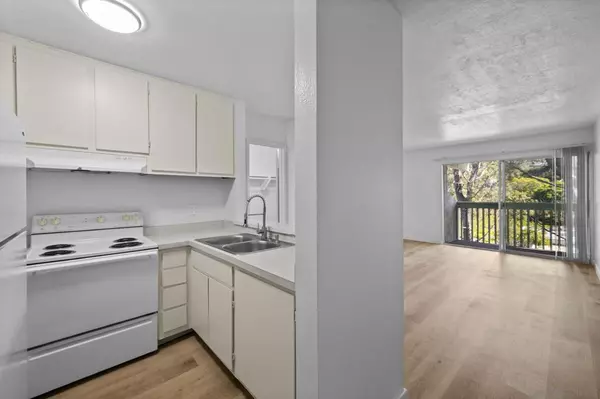 San Diego, CA 92117,4060 Huerfano Ave #225