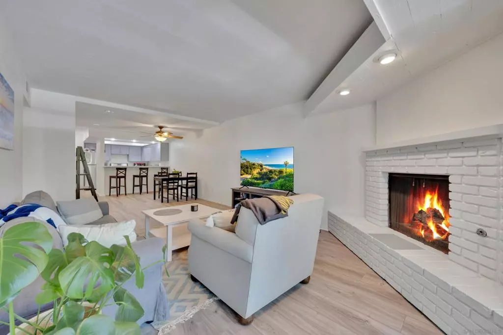 San Diego, CA 92103,4055 Falcon St #102