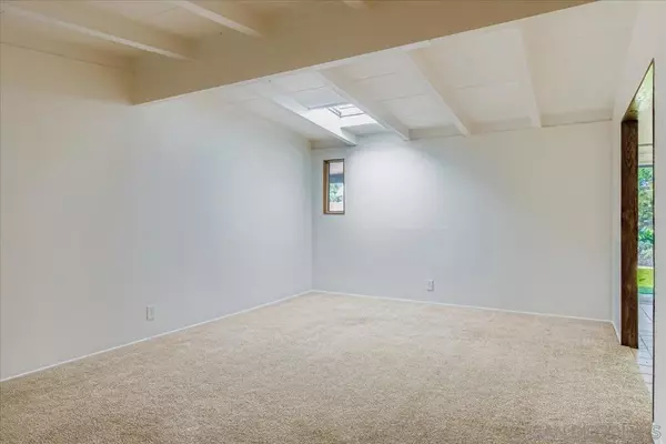 San Diego, CA 92117,4654 Cheshire Street