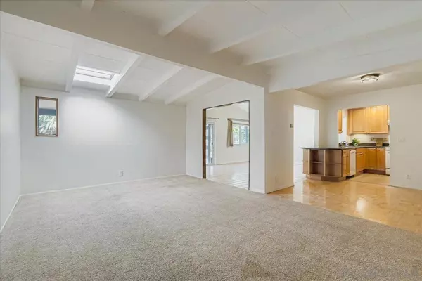 San Diego, CA 92117,4654 Cheshire Street