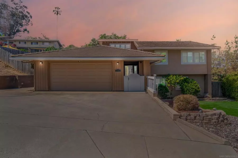 1116 Circle Dr, Escondido, CA 92025