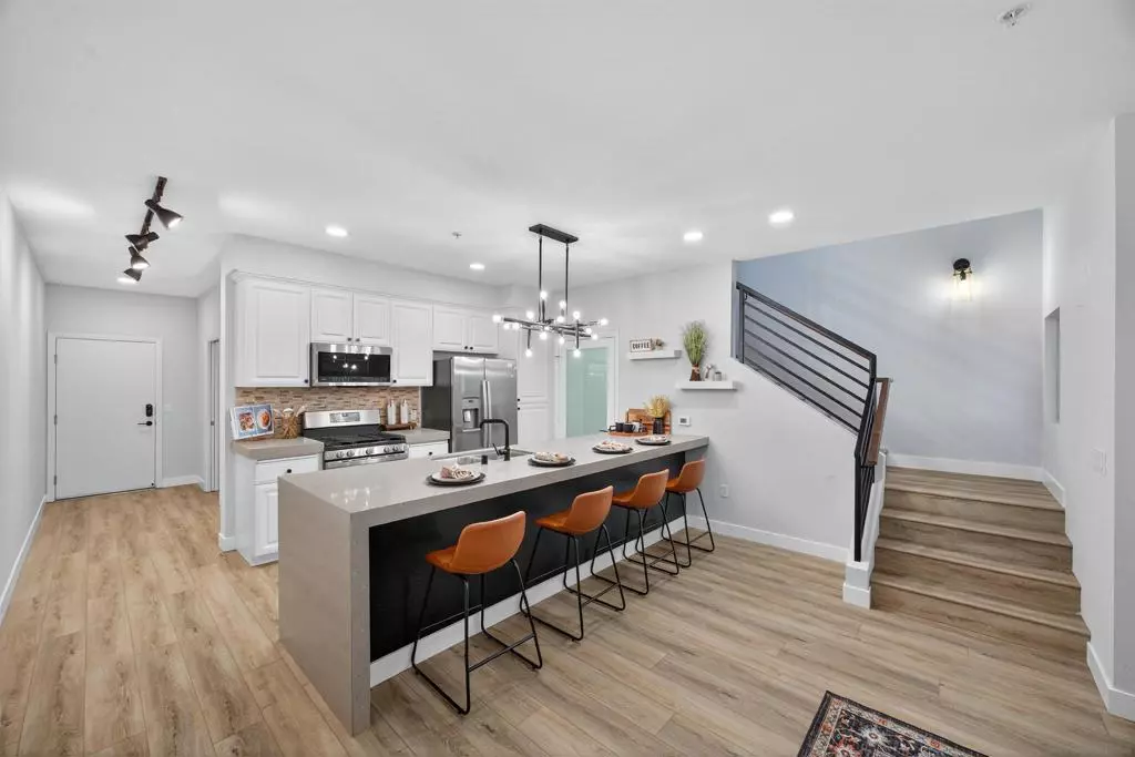 Encinitas, CA 92024,687 S Coast Highway 101 #232