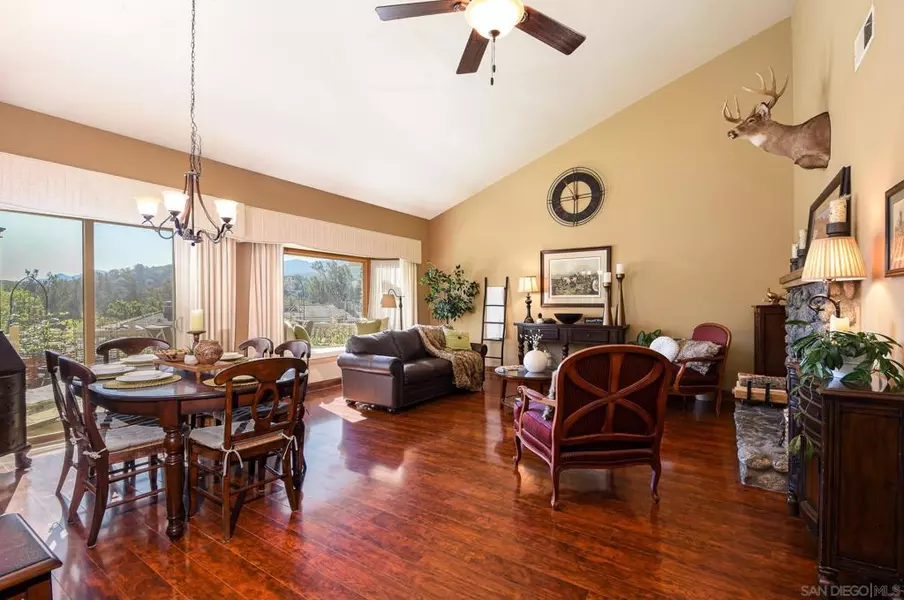 8541 Circle R Course, Escondido, CA 92026