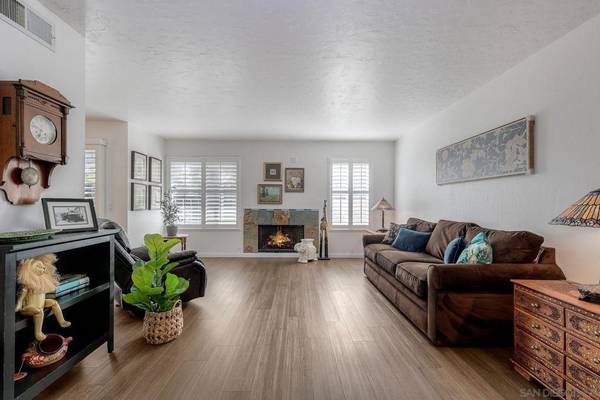 El Cajon, CA 92019,1122 Via Loma Vista