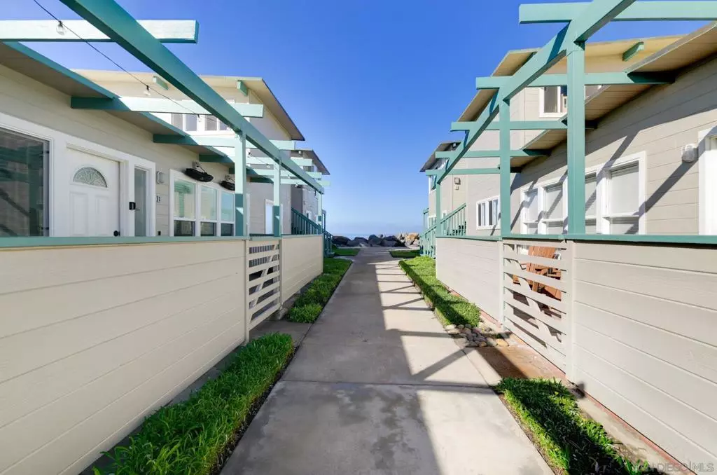 Imperial Beach, CA 91932,1680 B Seacoast Drive Unit B #B