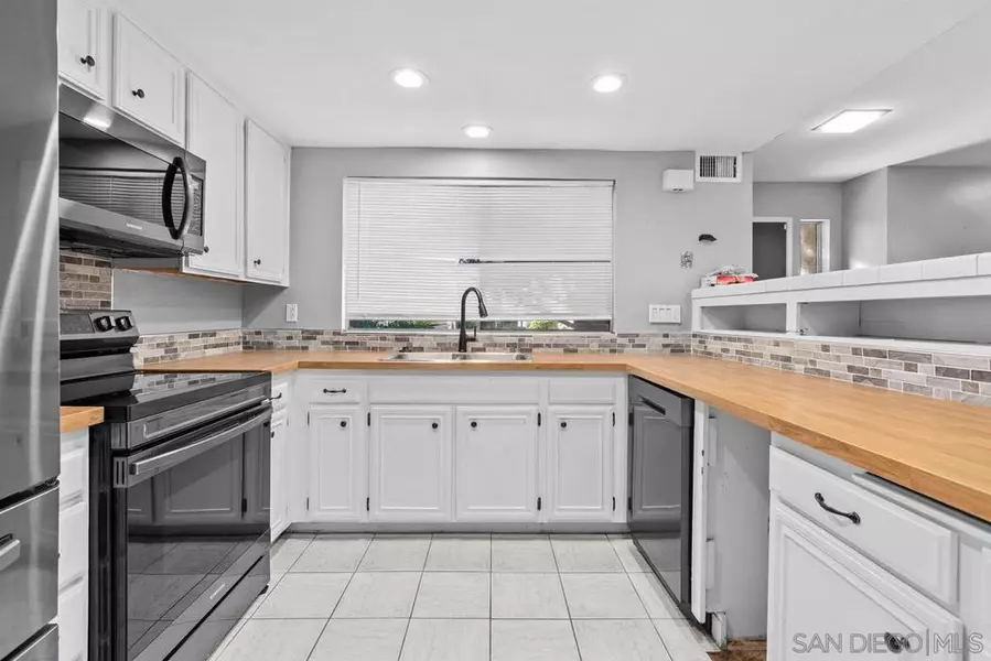 23823 Green Haven Ln, Ramona, CA 92065