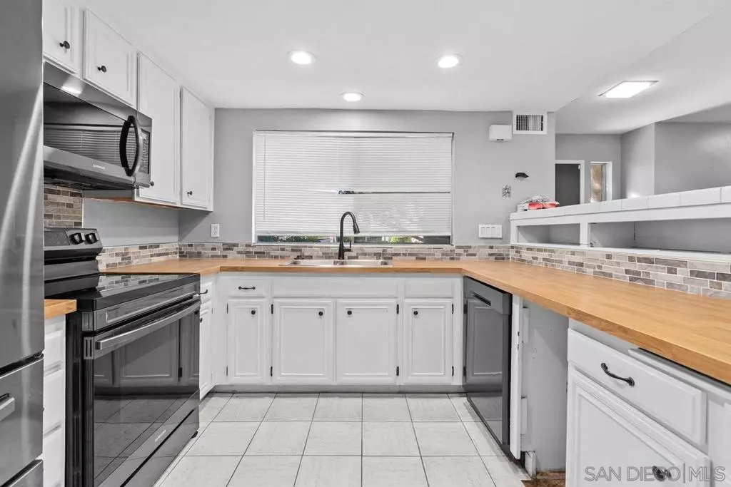 Ramona, CA 92065,23823 Green Haven Ln