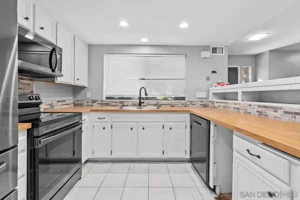 23823 Green Haven Ln, Ramona, CA 92065