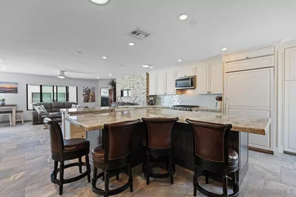 La Jolla, CA 92037,100 Coast #405