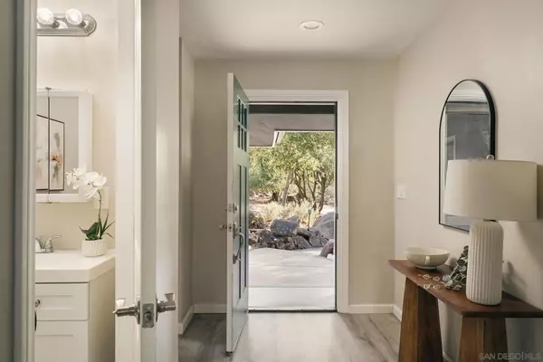 Poway, CA 92064,13664 Jack Rabbit Rd