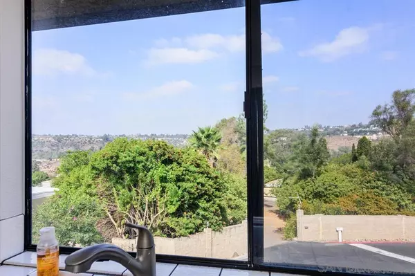 San Diego, CA 92120,5125 Fontaine #205