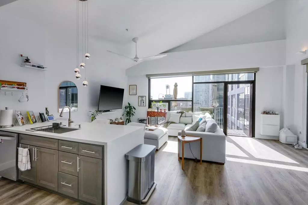 San Diego, CA 92101,350 11th Ave #922