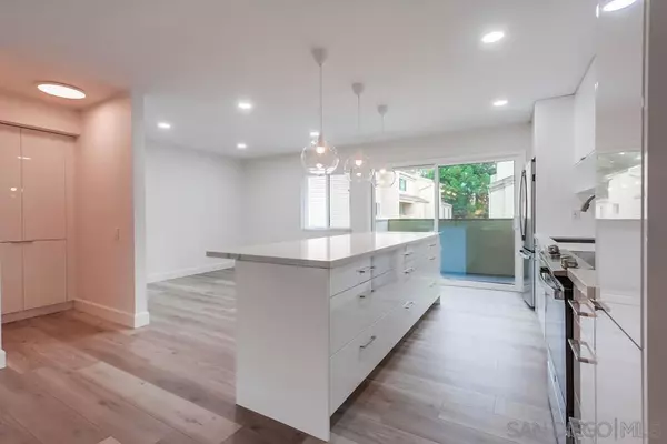 La Jolla, CA 92037,3264 Caminito Eastbluff #106