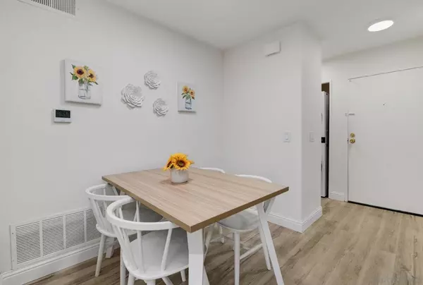 San Diego, CA 92119,6877 Caminito Mundo #25