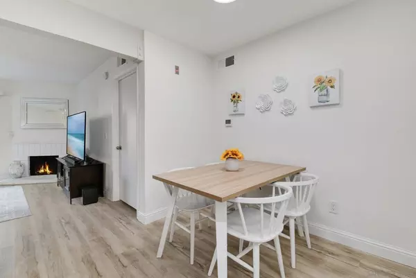 San Diego, CA 92119,6877 Caminito Mundo #25