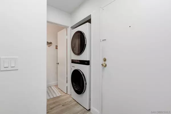 San Diego, CA 92119,6877 Caminito Mundo #25